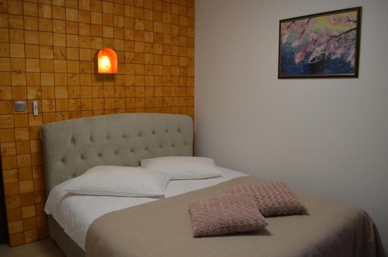 Ravila Puhkemaja Kuressaare Bagian luar foto